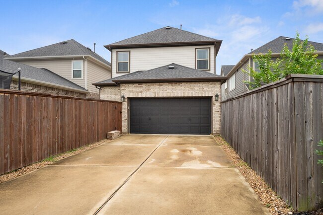 Building Photo - 27022 Brighton Valley Way