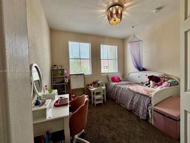 Building Photo - 1420 SE 26th Ave