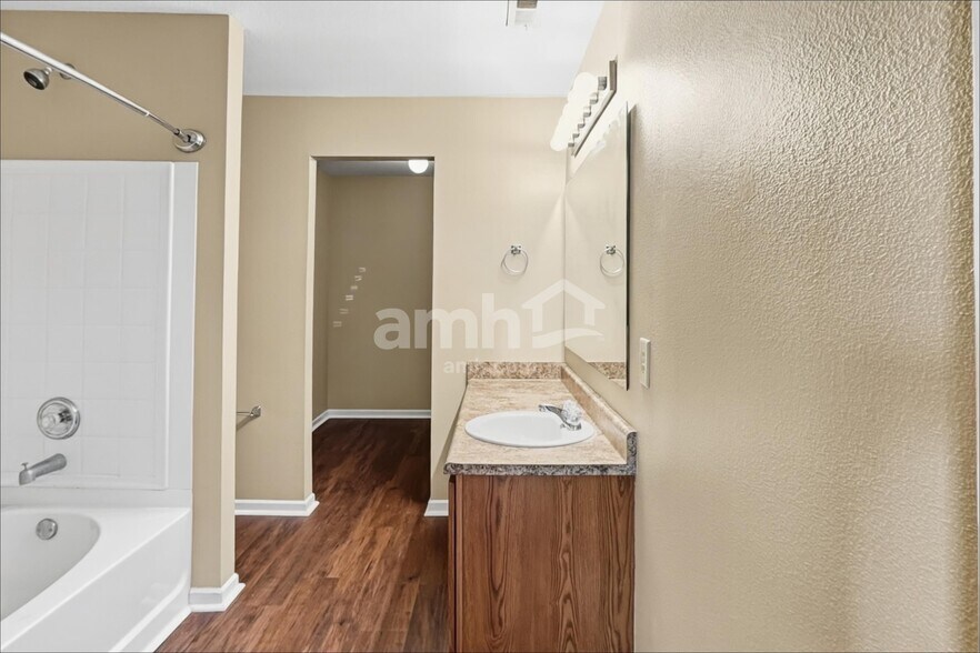 Building Photo - 2361 Blackthorn Dr
