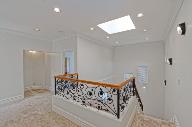 Building Photo - 15624 Sombra Ave