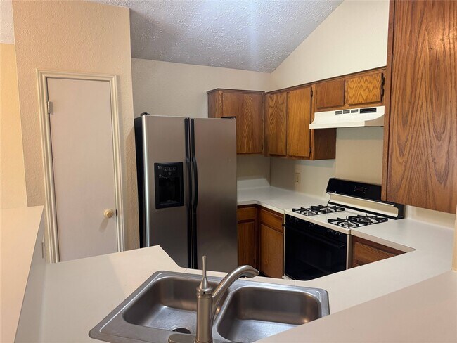 Building Photo - 20507 Broughwood Cir