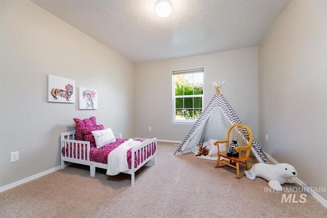 Building Photo - Beautiful, 3 Bed 2 Bath Home Featuring a 3 Car Garage with EV Charging Station!!