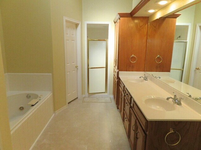 Building Photo - Spacious Home Located Within The Vicinity Of Nearby Park, Restaurants, Shopping Mall & S. Loop 289!