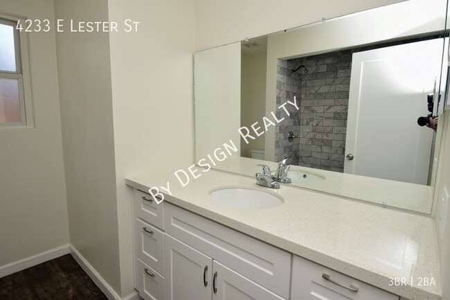 Building Photo - 4233 E Lester St