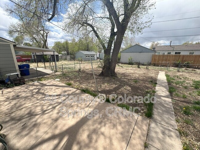 Building Photo - 607 Brookshire Ave