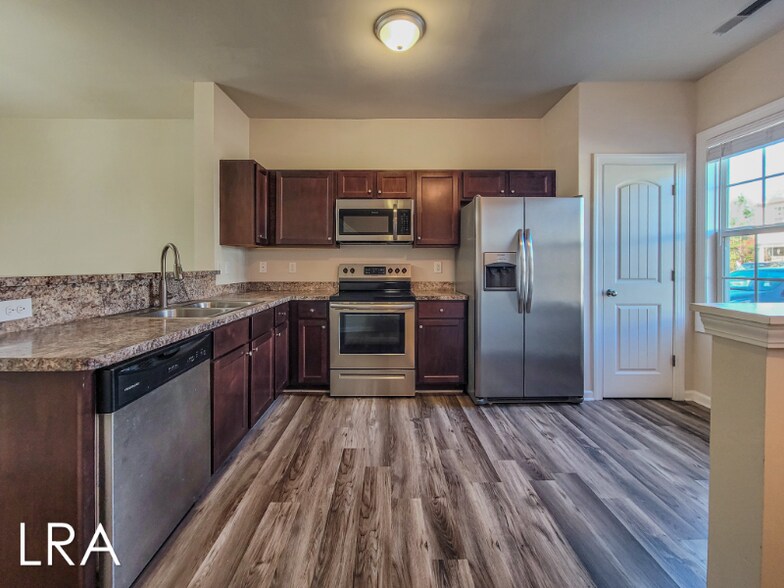 Building Photo - 127 Beacon Woods Dr