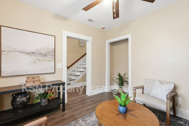 Building Photo - 716 W 38th St