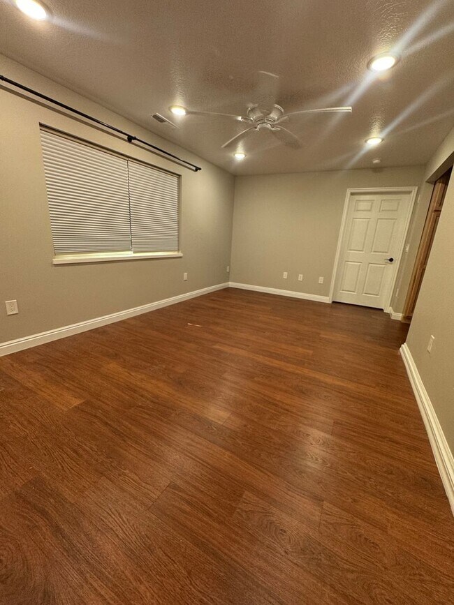 Building Photo - Beautiful main level home for sale