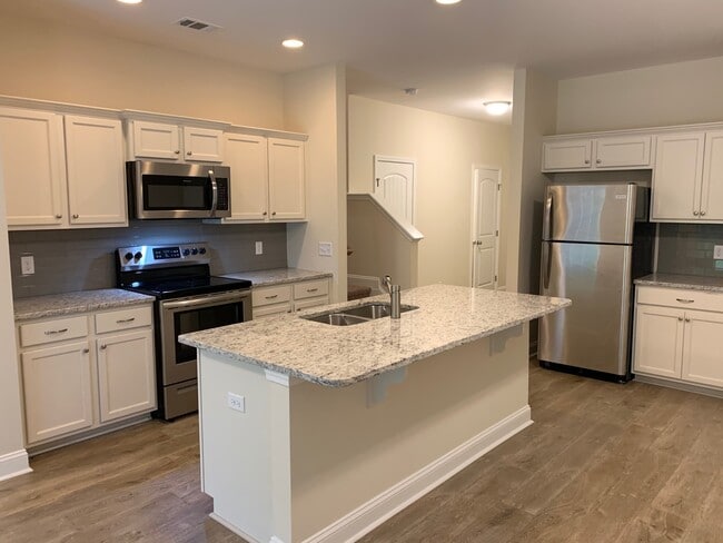 Building Photo - Cute 3 bedroom 2 bath