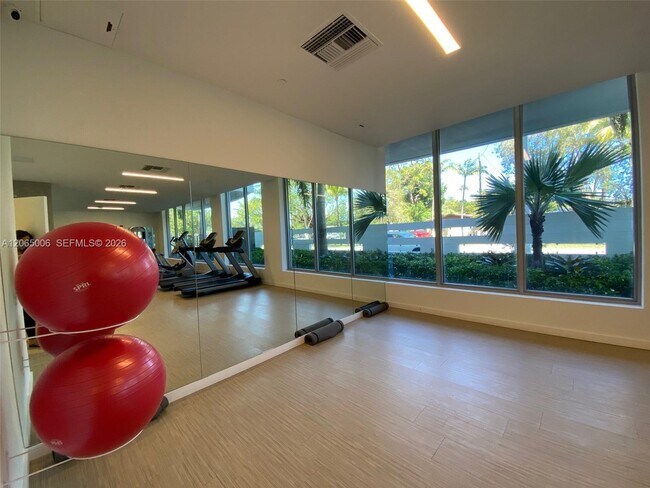 Building Photo - 13800 Highland Dr