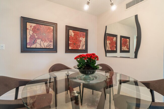 Building Photo - 3200 N Palm Aire Dr