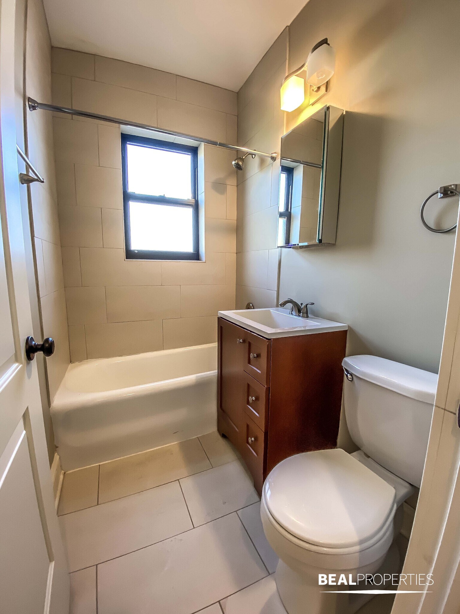 Building Photo - 4038 N Ashland Ave