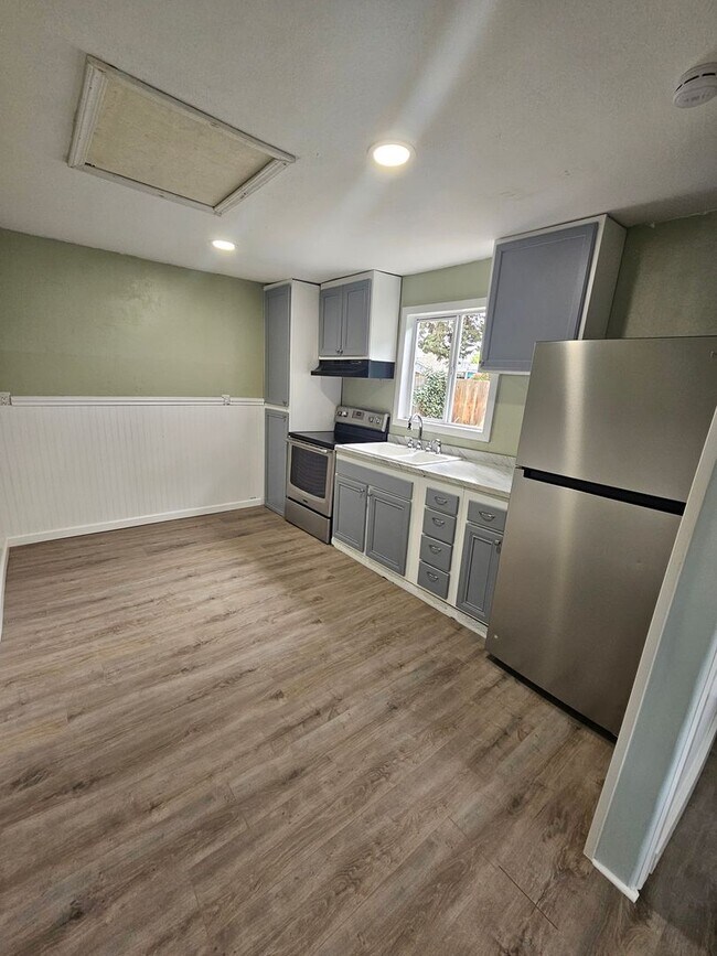 Building Photo - 2502001