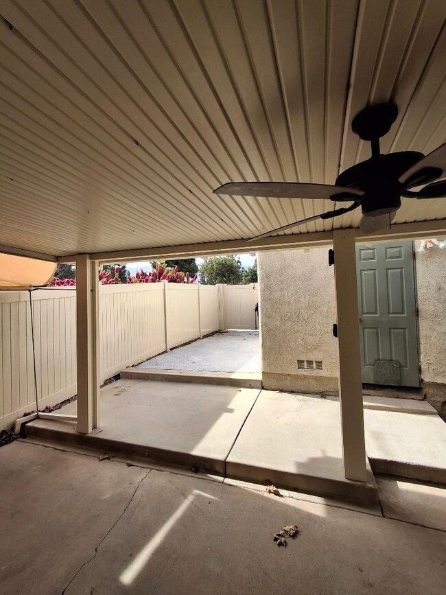 Building Photo - 1304 Camelot Dr