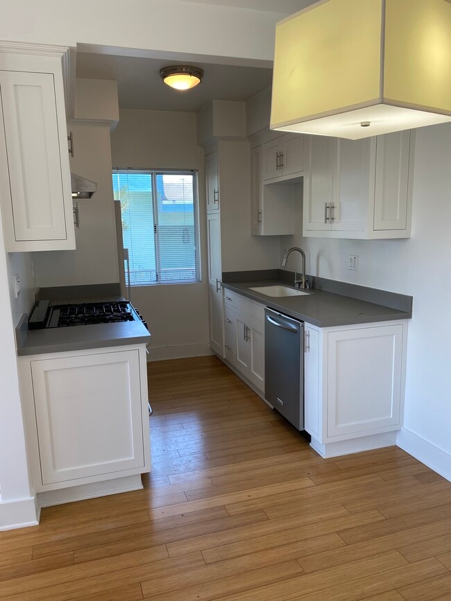 Building Photo - 3761 Vinton Ave