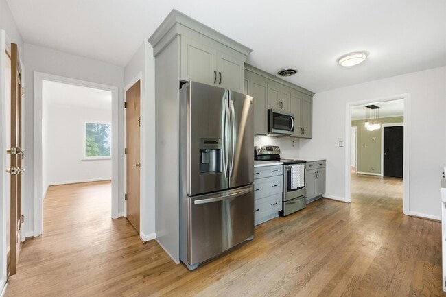 Building Photo - 205 S Palisades Dr