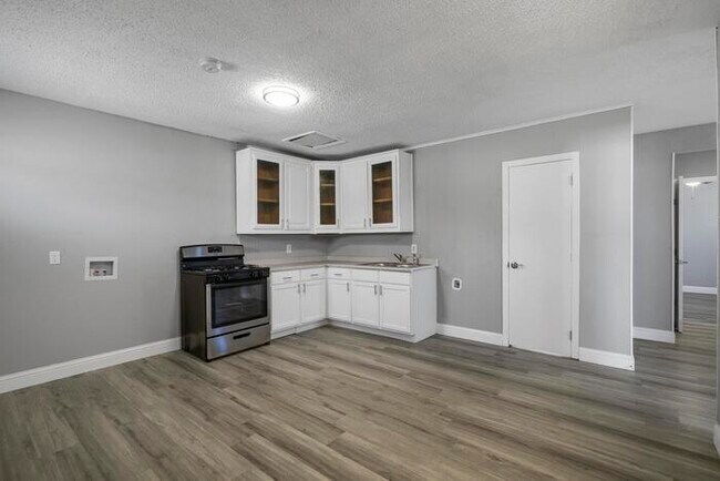 Building Photo - 62 Pershing Dr