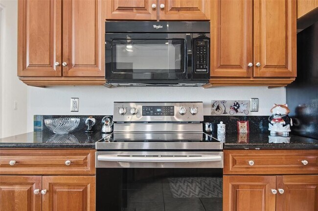 Building Photo - 118 Whispering Pine Dr