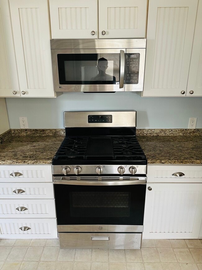 Kitchen - 7361 W Manchester Ave