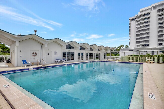 Building Photo - 2909 S Ocean Blvd