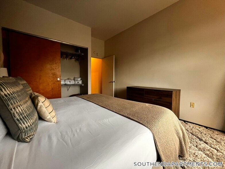 Building Photo - 160 E Berkeley St