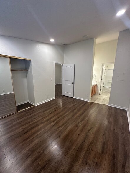 Building Photo - 415 Tyler Pl