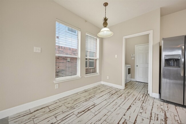 Building Photo - 2610 Argos Dr