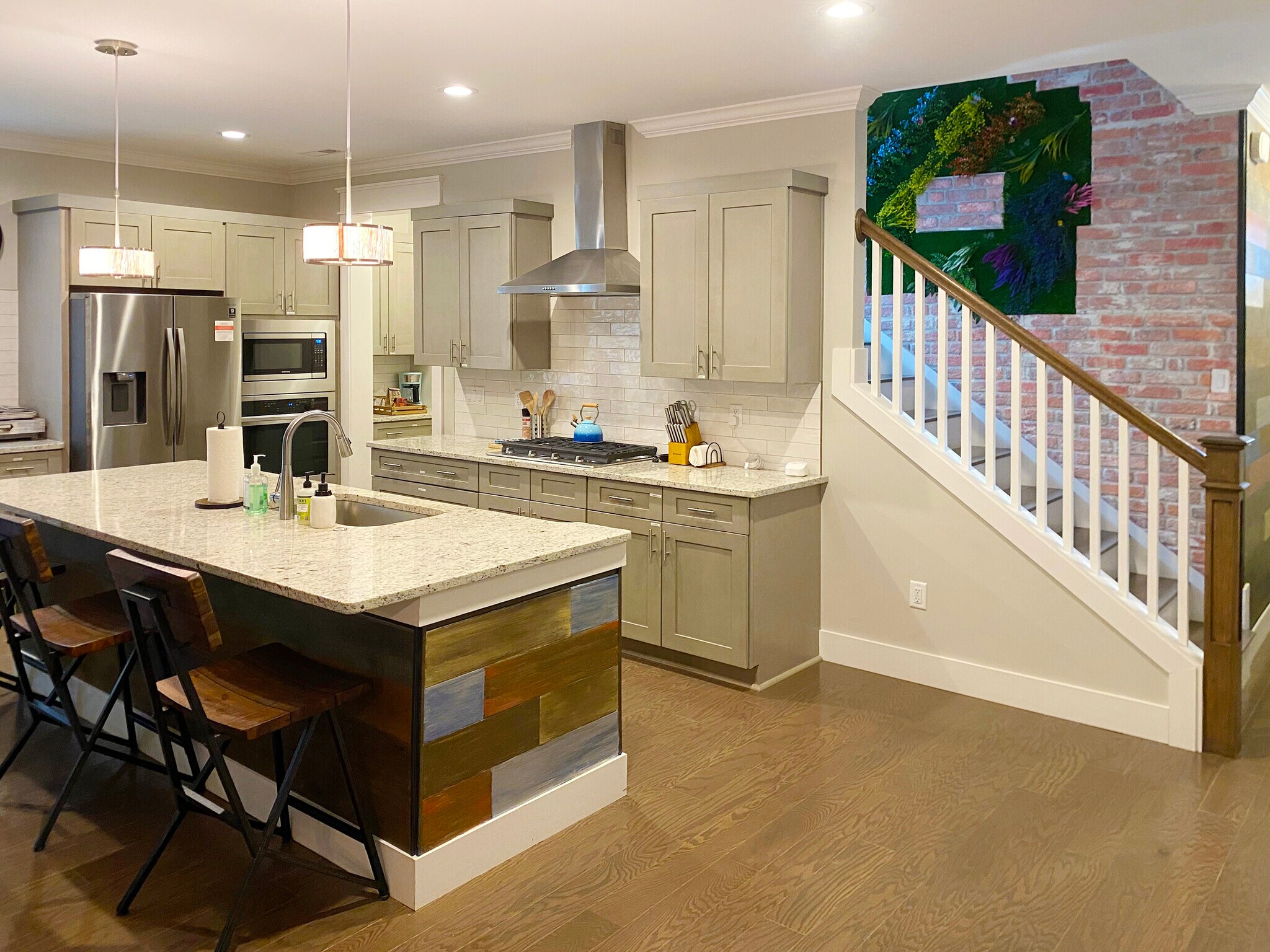 Modern Kitchen, gas stove, new appliances - 547 Sweet Birch Park Ln