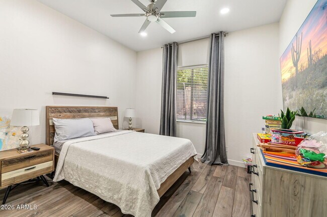 Building Photo - 10840 E Bahia Dr