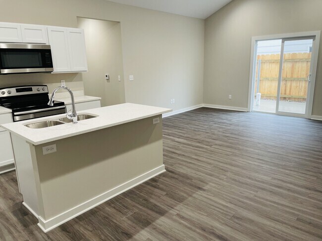 Building Photo - 12051 W Fontana St