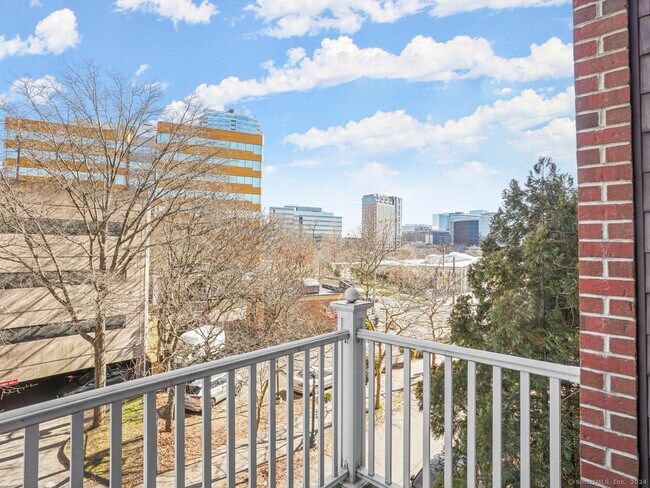 Building Photo - 35 W Broad St