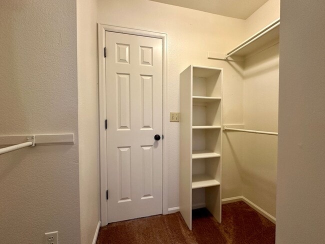 Building Photo - Cheery 3 bedroom 2 Bath Home! Available to...