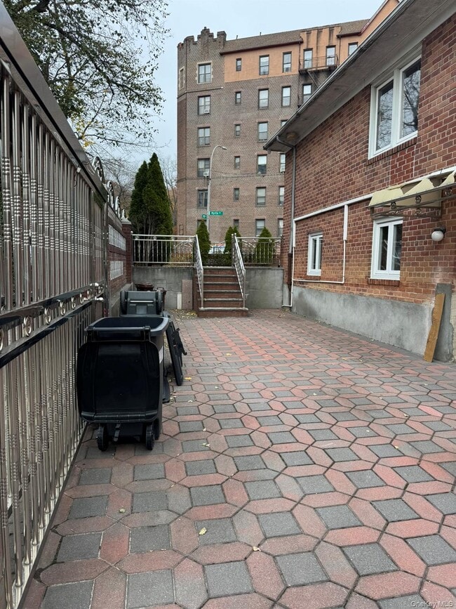 Building Photo - 109-04 Myrtle Ave