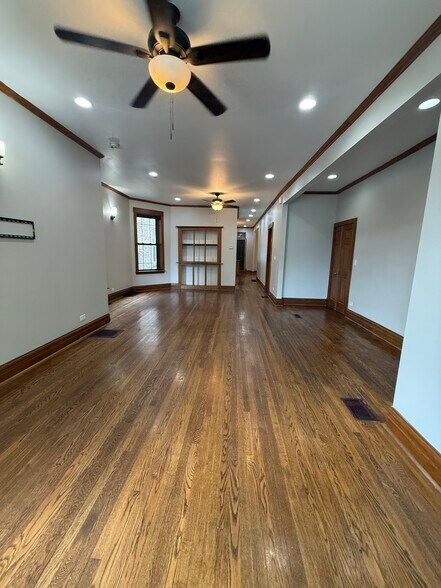Building Photo - 2034 N Sawyer Ave