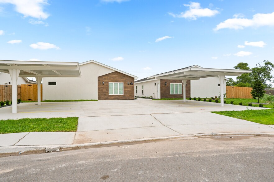 Building Photo - 3211 S Chloe Ave