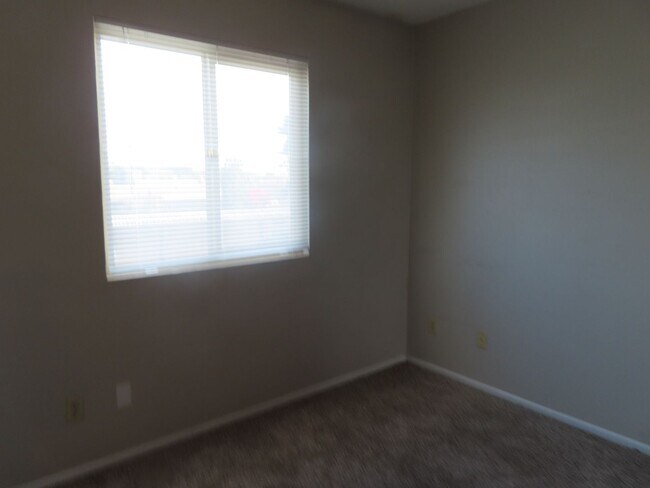 Building Photo - North Mesa 2 Bedroom 2 Bath Condo in Gated Community