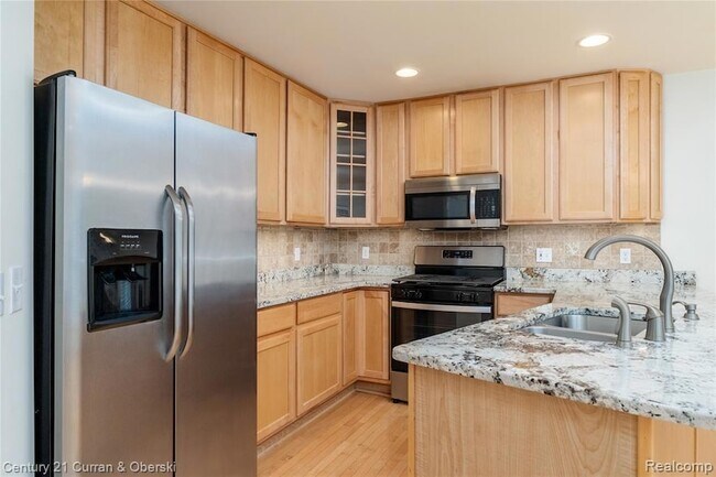Building Photo - 50529 Beechwood Ct