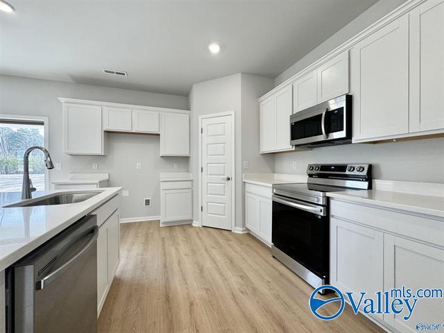 Building Photo - 14668 Mountain Strm Dr