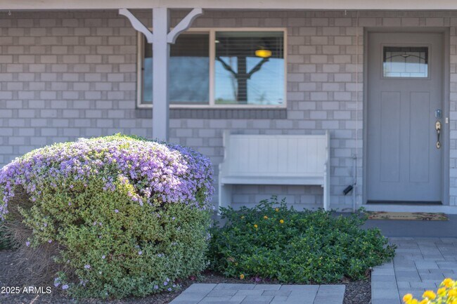 Building Photo - 7405 E Almeria Rd