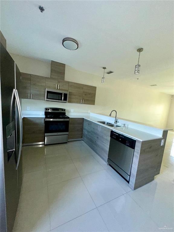 Building Photo - 20 Newport Ave