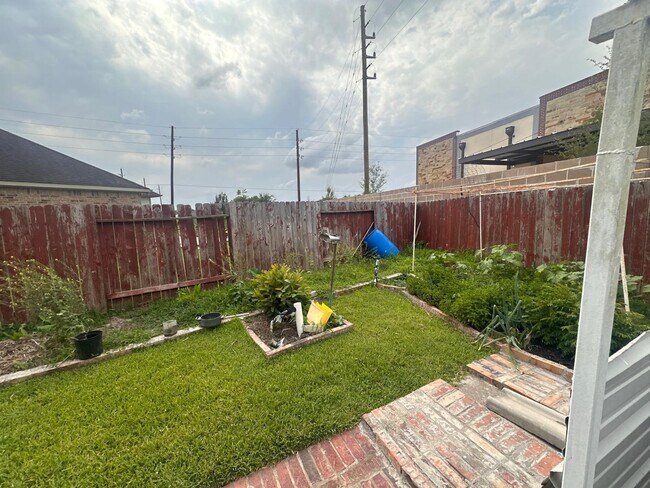Building Photo - 2230 Argos Dr