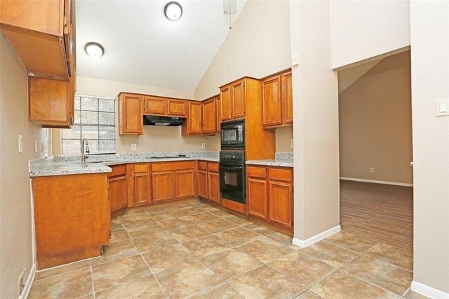 Building Photo - 21623 Park York Dr