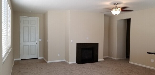Building Photo - Large beautifully maintained newer home located in Demonte Ranch.