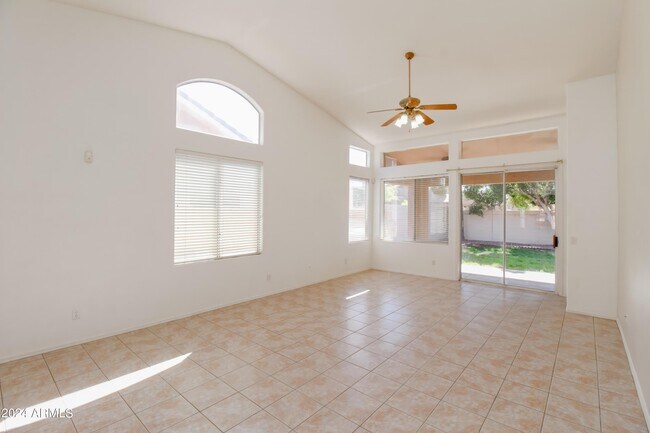 Building Photo - 1375 W Musket Way