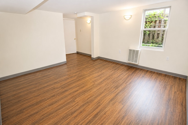 Interior Photo - NEVILLE COMMONS -- 159