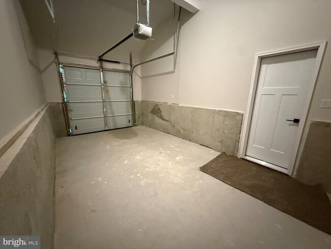 Building Photo - 114 Isabella Dr