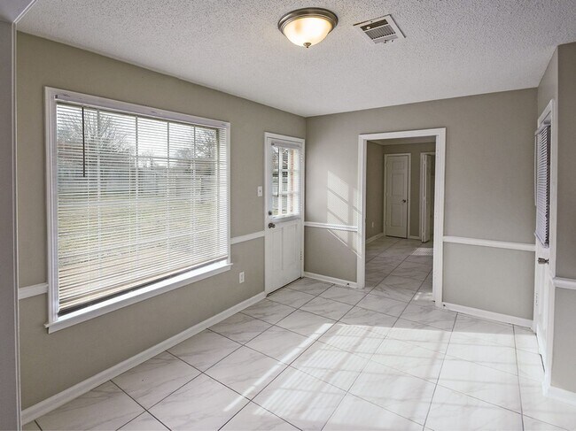 Building Photo - Charming 6 bed, 3 bath home on corner lot between S. Germantown and Hacks Cross.
