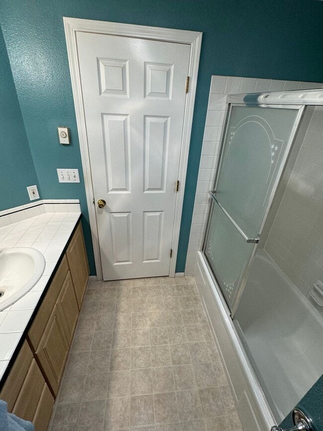 Building Photo - 3 Bedroom House off Harlow Rd.