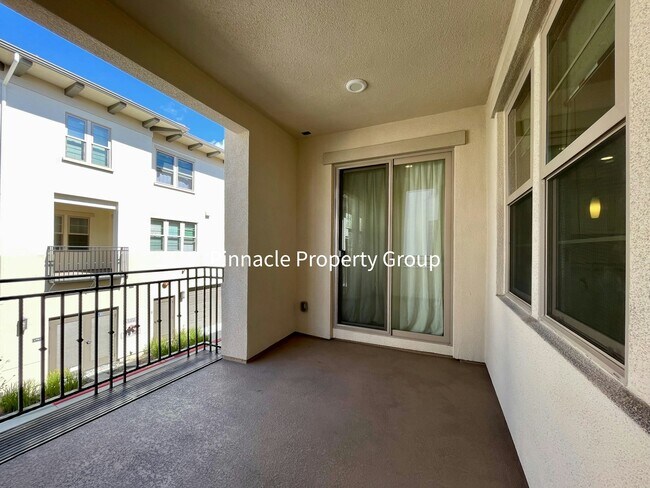Building Photo - 1073 Foxglove Pl