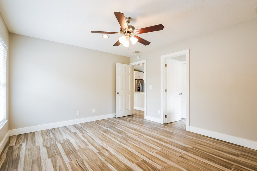 Building Photo - 12123 Woodglen Cir